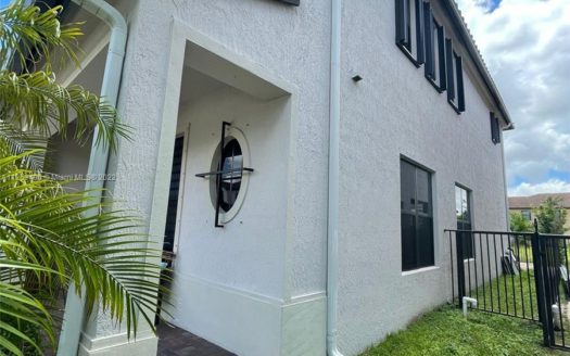 3332 W 95TH TER, Hialeah, FL 33018