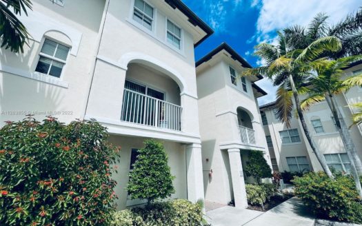 11603 NW 89th St #213, Doral, FL 33178-1743