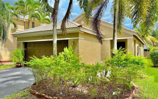 4315 Greenbriar Ln,  Weston, FL 33331-3833