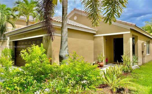 4315 Greenbriar Ln,  Weston, FL 33331-3833