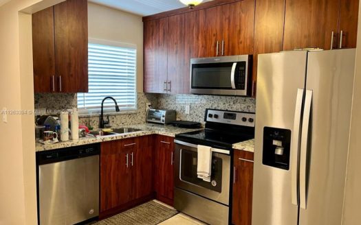 8285 Sunrise Lakes Blvd #304,  Sunrise, FL 33322-1569