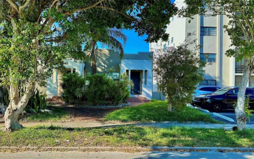 1737 Dewey St,  Hollywood, FL 33020-6118