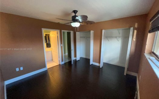 7011 W 29th Ave #211,  Hialeah, FL 33018-5384
