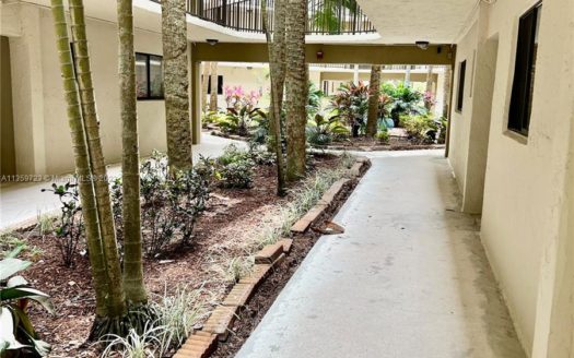 8025 SW 107th Ave #203,  Miami, FL 33173-4830