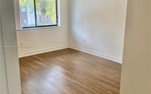 8323 Coral Lake Dr #8323,  Coral Springs, FL 33065-4675