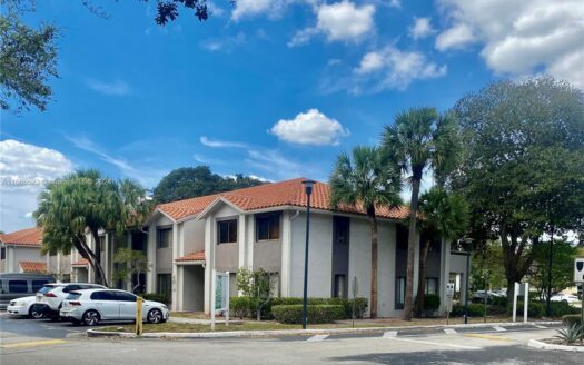 8323 Coral Lake Dr #8323,  Coral Springs, FL 33065-4675