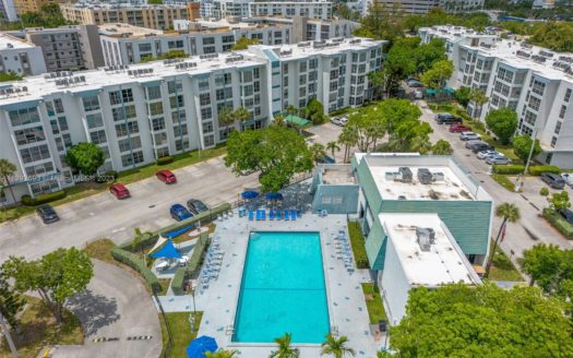 17570 Atlantic Blvd #210,  Sunny Isles Beach, FL 33160-2836