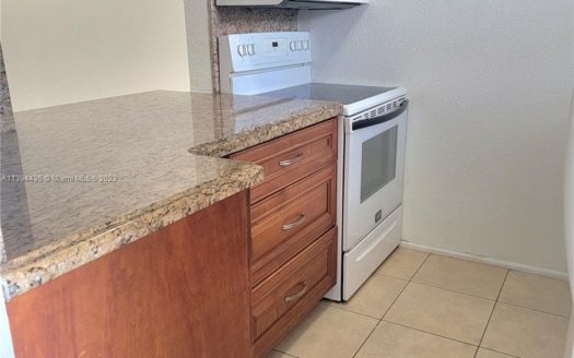 8510 Sunrise Lakes Blvd #105,  Sunrise, FL 33322-1403