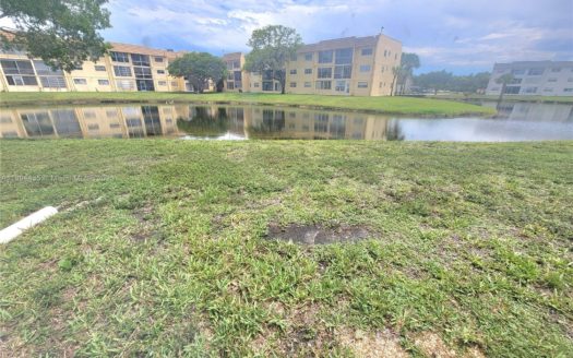 8510 Sunrise Lakes Blvd #105,  Sunrise, FL 33322-1403