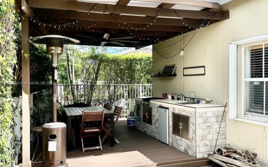 1300 Chinaberry Dr #0,  Weston, FL 33327-2016