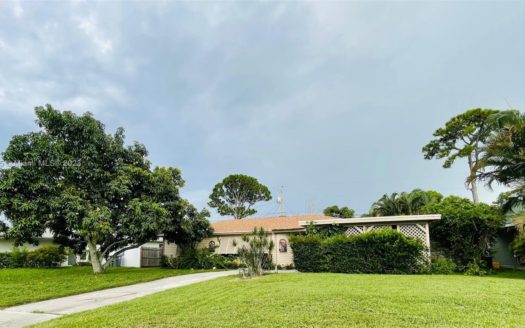 3584 Kitely Ave, Boynton Beach, FL 33436-3116