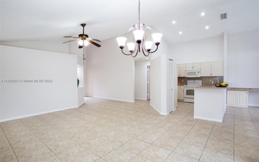 351 Bermuda Springs Dr,  Weston, FL 33326-2966