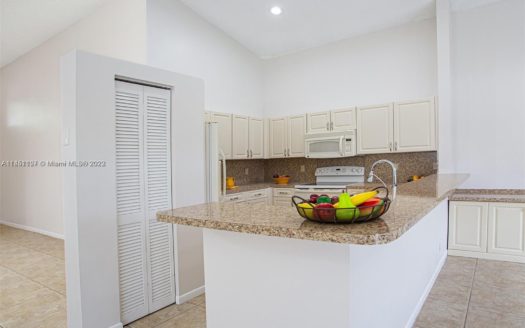 351 Bermuda Springs Dr,  Weston, FL 33326-2966