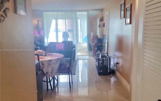 8300 Sunrise Lakes Blvd #210,  Sunrise, FL 33322-1570