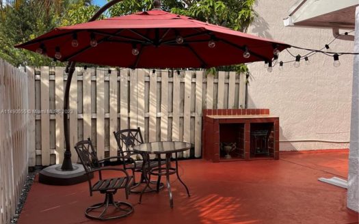 10756 Nw 37th Pl,  Sunrise, FL 33351-8101