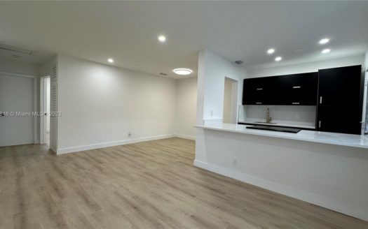 1431 S 14th Ave #215,  Hollywood, FL 33020-6578