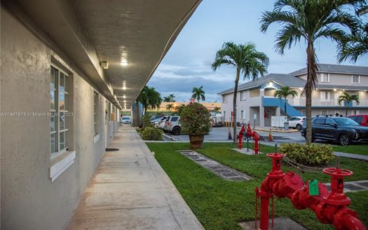 8390 Nw 103rd St #102H,  Hialeah Gardens, FL 33016-4659