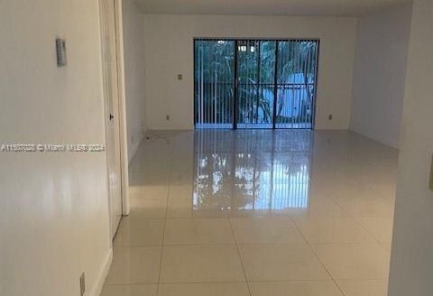 286 Racquet Club Rd #202 Weston, FL 33326-1129