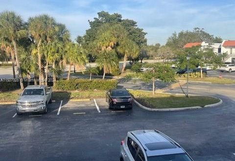 286 Racquet Club Rd #202 Weston, FL 33326-1129