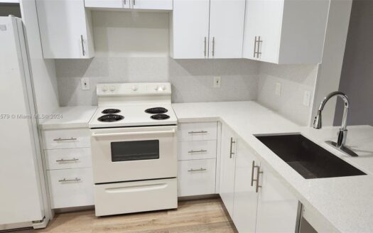 1990 Madeira Dr,  Weston, FL 33327-1914