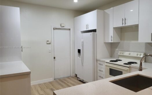 1990 Madeira Dr,  Weston, FL 33327-1914