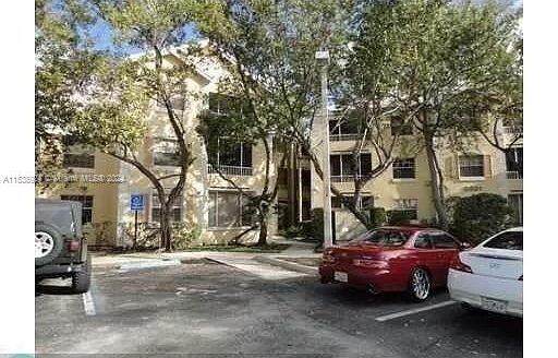 2831 N Oakland Forest Dr #106,  Oakland Park, FL 33309-6481