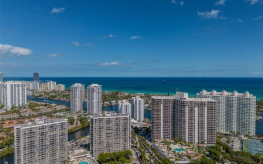 3701 N Country Club Dr #309,  Aventura, FL 33180-1717