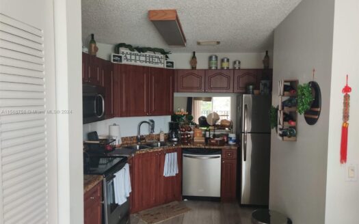 10010  Hammocks  Blvd  #202-2,  Miami, FL 33196-3760