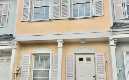 5 Whitehead Cir #5,  Weston, FL 33326-1177