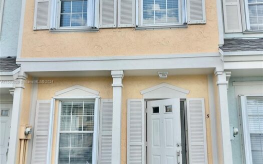 5 Whitehead Cir #5,  Weston, FL 33326-1177