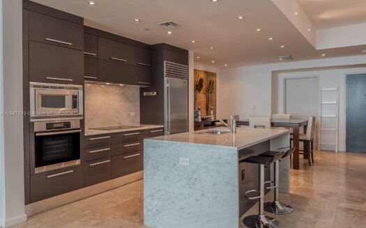 900 Biscayne Blvd #5108,  Miami, FL 33132-1575
