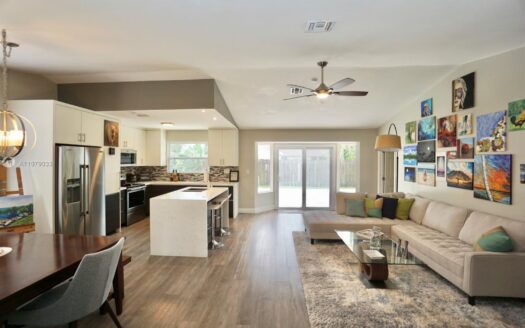 3207 NW 104th Ter, Sunrise, FL 33351