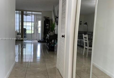 8460 Sunrise Lakes Blvd #112,  Sunrise, FL 33322-1530