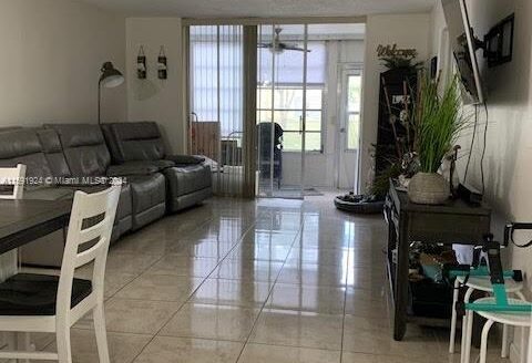 8460 Sunrise Lakes Blvd #112,  Sunrise, FL 33322-1530
