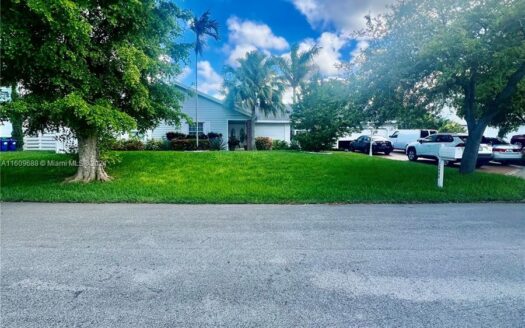 15042 Sw 149th St,  Miami, FL 33196-2362