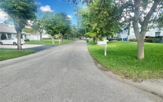 15042 Sw 149th St,  Miami, FL 33196-2362