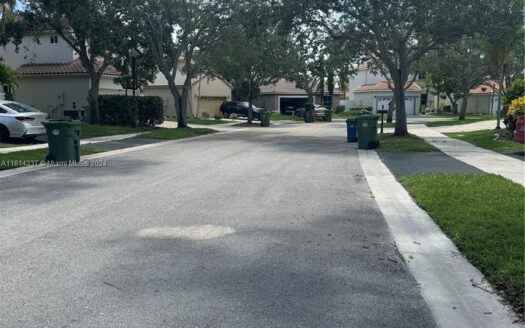 647 Stanton Dr,  Weston, FL 33326-3598