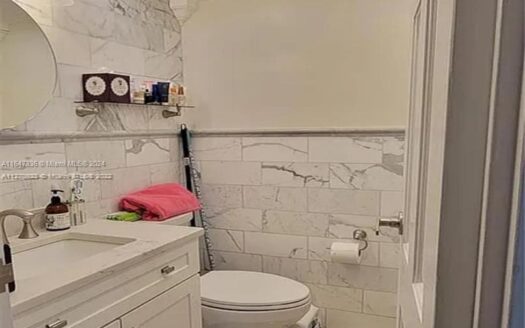 210 172nd St #327,  Sunny Isles Beach, FL 33160-3422