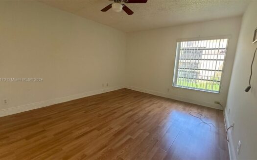 430 Commodore Dr #208,  Plantation, FL 33325-2136