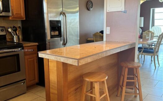 8305 Sunrise Lakes Blvd #312,  Sunrise, FL 33322-1573