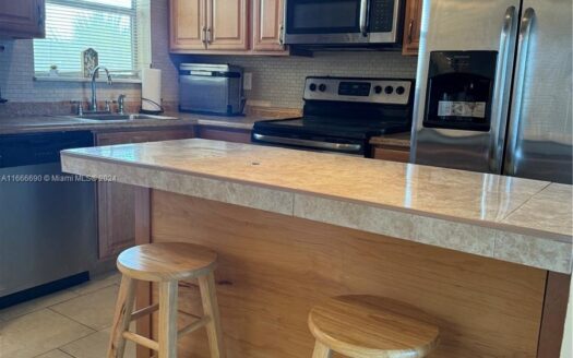 8305 Sunrise Lakes Blvd #312,  Sunrise, FL 33322-1573