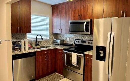 8285 Sunrise Lakes Blvd #304,  Sunrise, FL 33322-1569