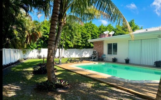 1961 SW 75th Ter Plantation, FL 33317