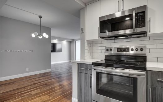 3100 W Rolling Hills Circle #403 Davie, FL 33328