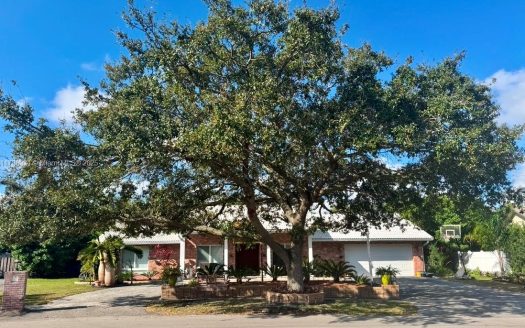 1961 SW 75th Ter Plantation, FL 33317