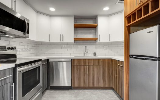 3100 W Rolling Hills Circle #403 Davie, FL 33328