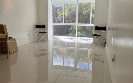 8500 Sunrise Lakes Blvd #208 Sunrise, FL 33322