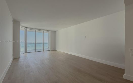 1300 Brickell Bay Dr #4204 Miami, FL 33131