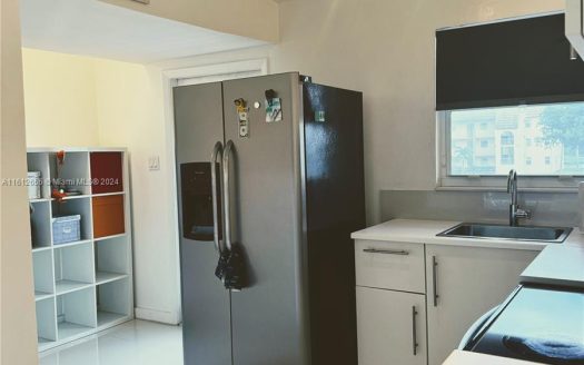 8500 Sunrise Lakes Blvd #208 Sunrise, FL 33322