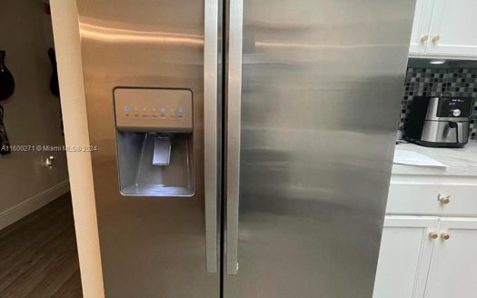 7100 NW 17th St #421 Plantation, FL 33313